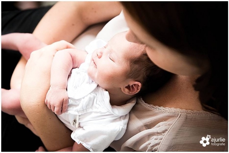 babyfotograaf fotoshoot baby newborn aan huis Limburg babyfotografie Kerkrade