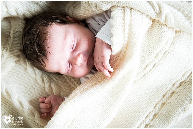 fotoshoot baby newborn fotoshoot babyfotograaf thuis Limburg