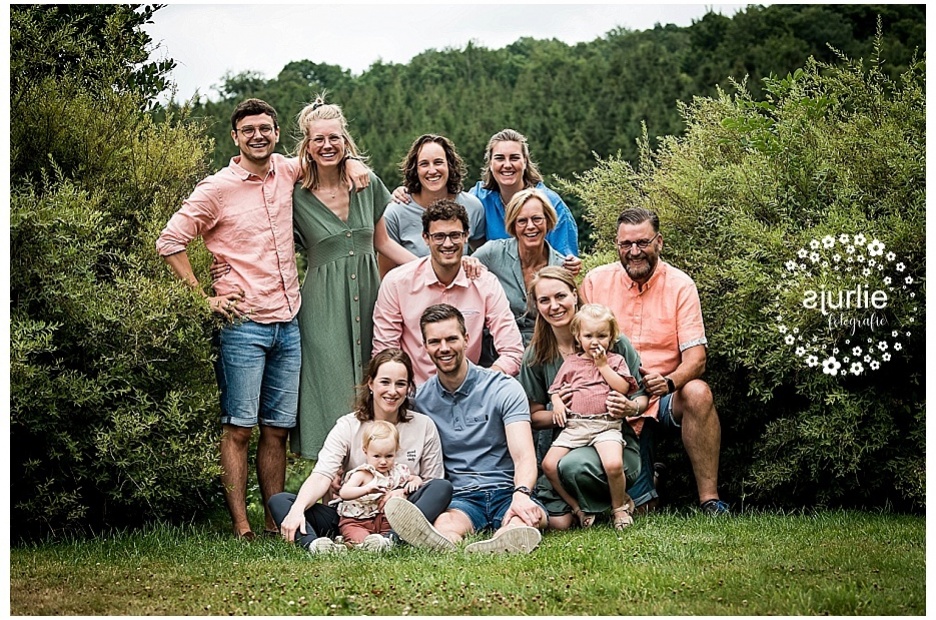 Familie fotoshoot buiten op locatie in Limburg