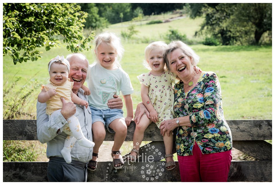 Familieportret bij kasteel Schaloen