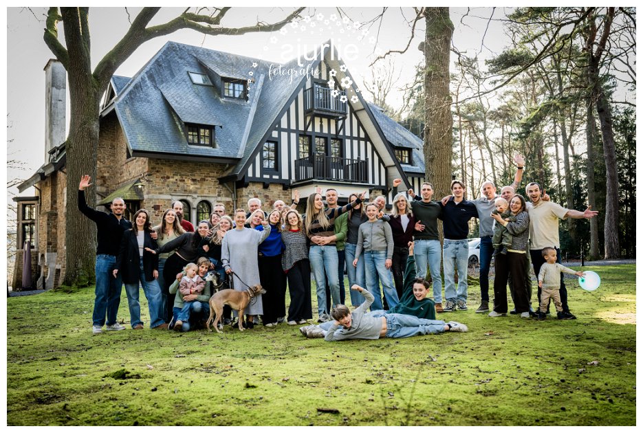 groepsfoto van familie voor villa in Spa