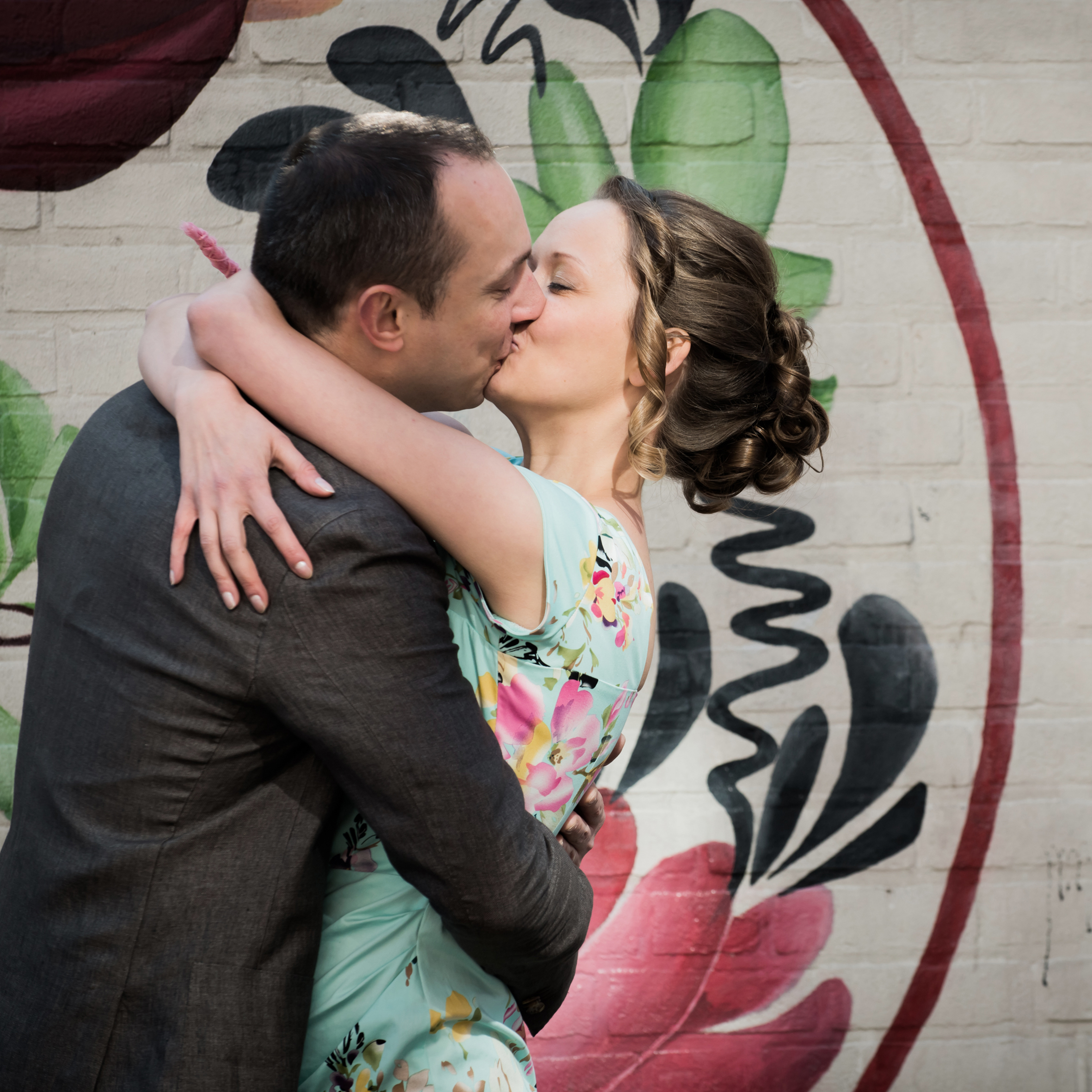 kussend bruidspaar voor Charles Regout afbeelding