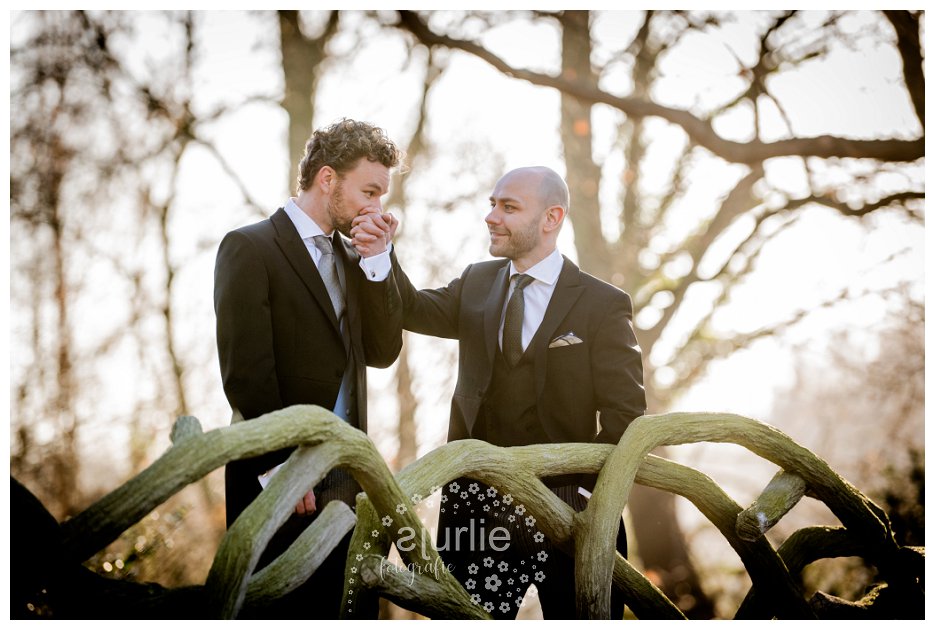 trouwfotoshoot op een bruggetje
